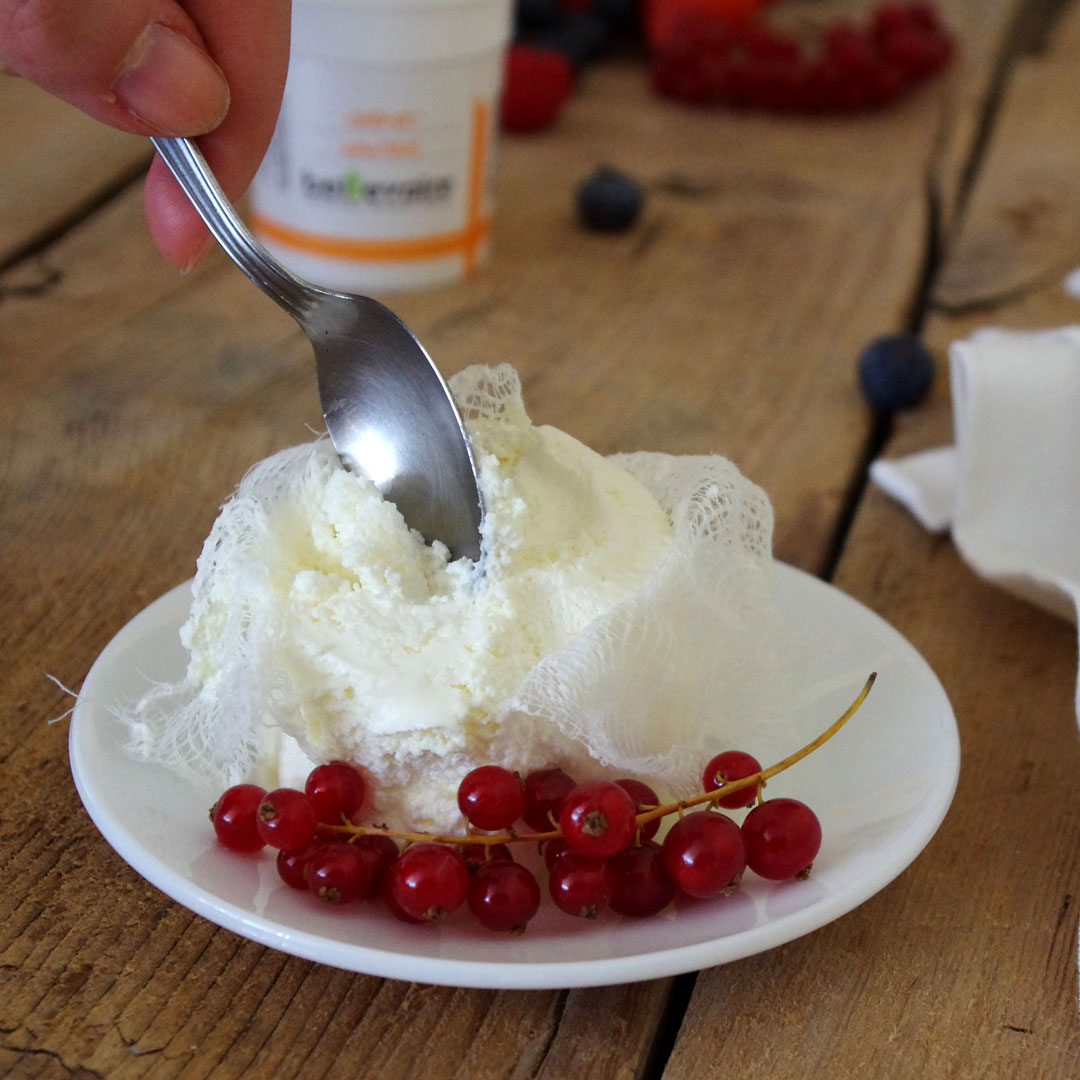 Le Crémet Nantais est un dessert dont la recette vient de l'Ouest. Inspiré du crémet d'Anjou et du Fontainebleau, sa texture est légère, aérienne et gourmande. Un dessert parfait !