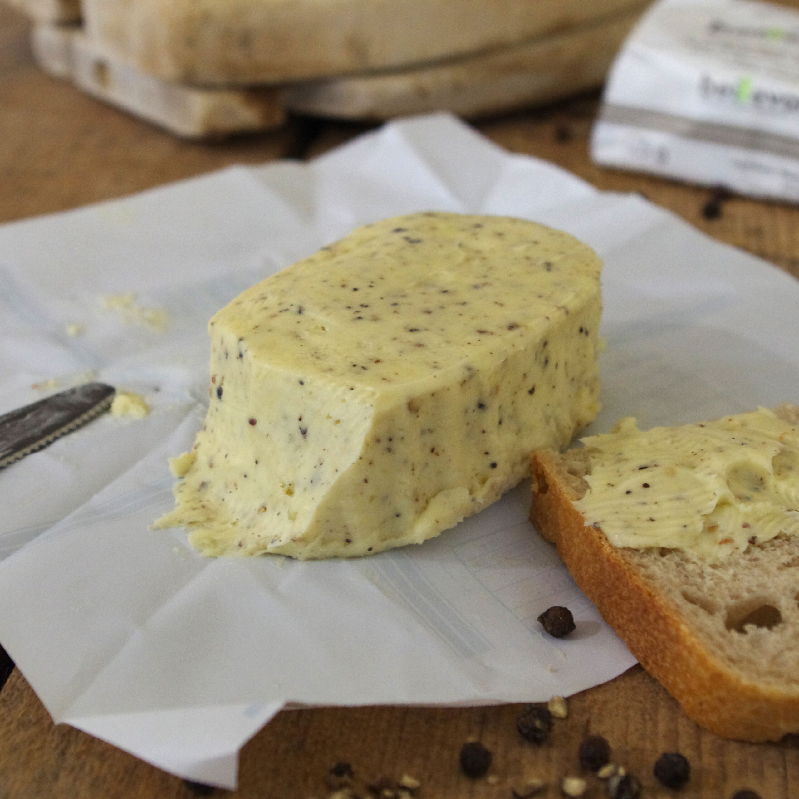 Découvrez une préparation de beurre parfumées aux Poivres des Mondes des Epices Roellinger 