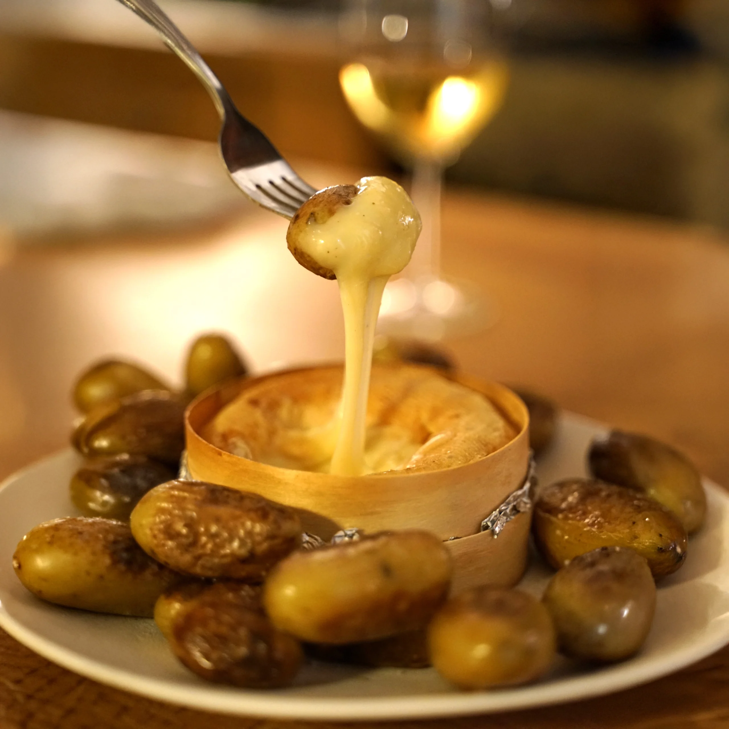 Curé Fondant en boîte chaude & Pomme de terre grenaille à l&rsquo;ail